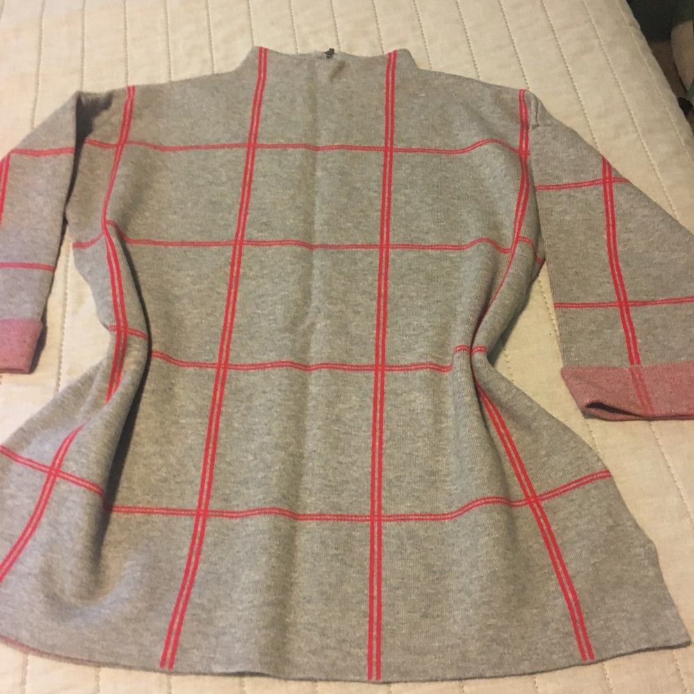 NWT Tahari sweater